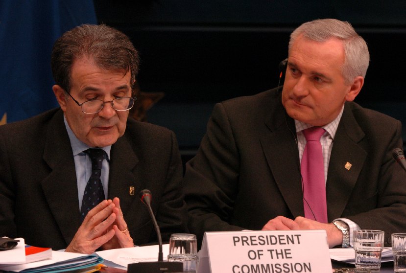 Romano Prodi, formanden for Europa-Kommissionen, sammen med Bertie Ahern, Irsk premierminister samt besidder af formandskabet.
