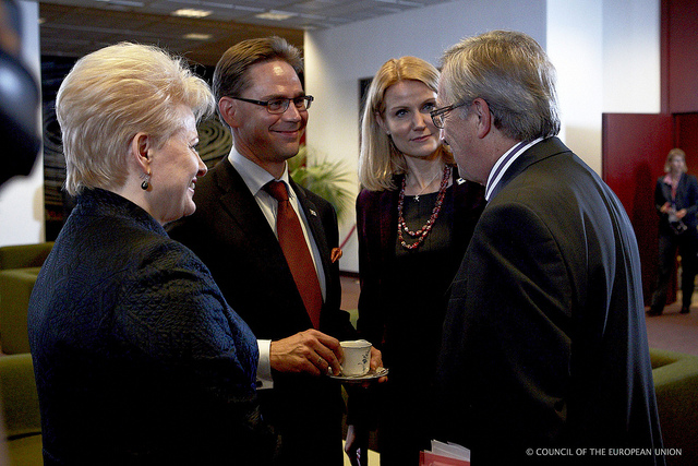 Fra venstre ses Dalia Grybauskaite (Litauens premierminister), Jyrki Katainen (Finlands premierminister), Helle Thorning-Schmidt (Danmarks statsminister) og Jean-Claude Junker (Luxembourgs premierminister).