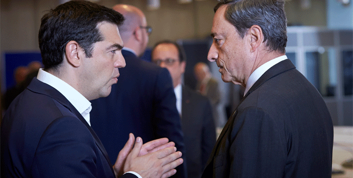 Den græske premierminister Tsipras (tv) i diskussion med formanden for ECB, Draghi 